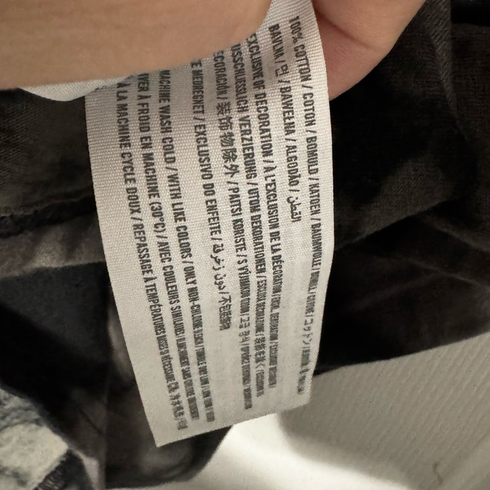Hollister Black and Gray Short Sleeve Tee - Picture 5 of 7